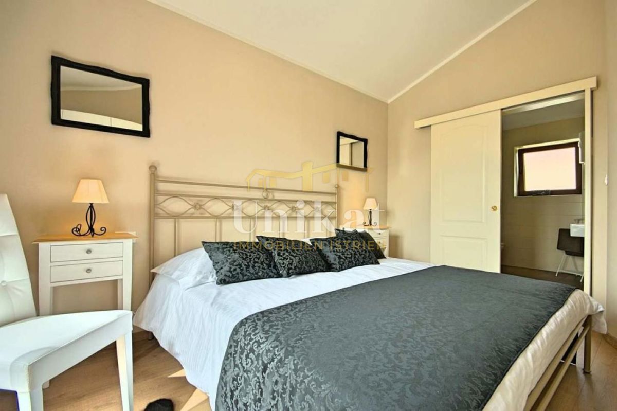 Hiša s bazenom blizu Poreča